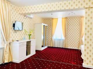 Отель Sergeev Hotel Николаев Люкс-4