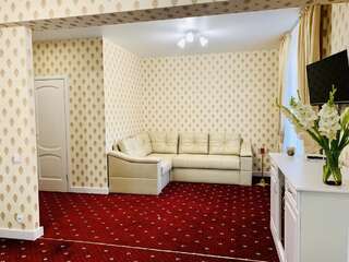 Отель Sergeev Hotel Николаев Люкс-6