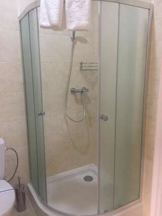 Отель Sergeev Hotel Николаев Улучшенный двухместный номер с 2 отдельными кроватями-5